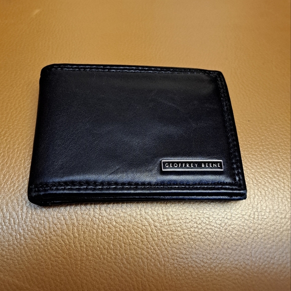 Geoffrey Beene Black Leather Wallet - Picture 5 of 8
